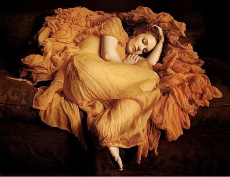 Desperate Romantics, Flaming June, The Lady Of Shalott, Woman Laying, Arte Grunge, Foto Transfer, Experimental Photography, Anais Nin, Pre Raphaelite