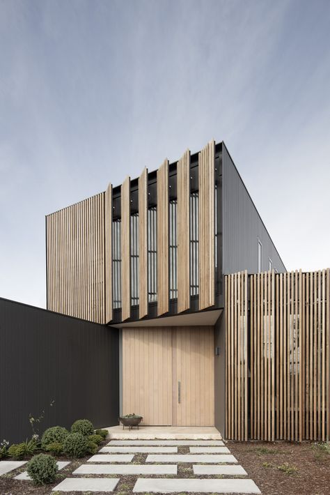 Exterior Wood Slats ➸ Trendy cladding solution from Solomon Troup Architects ~ Art Exterior Images Wood Facade, Facade Architecture Design, Modern Architecture Design, Modern Architecture Building, Timber Cladding, Beach House Design, Design Exterior, Exterior Wood, Facade Architecture