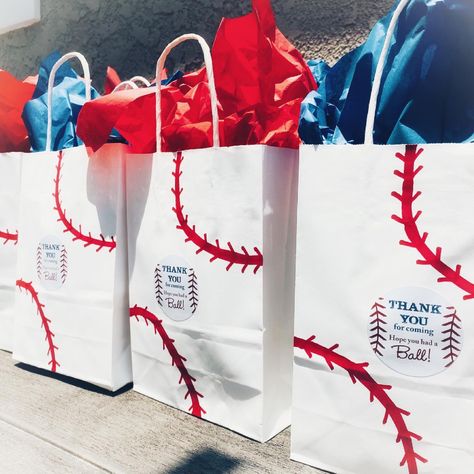 Baseball Theme Birthday Party, Diy Party Bags, Baseball Treats, Baseball Party Favors, Baseball Theme Birthday, Team Snacks, Baseball First Birthday, Baseball Theme Party, Baseball Bag