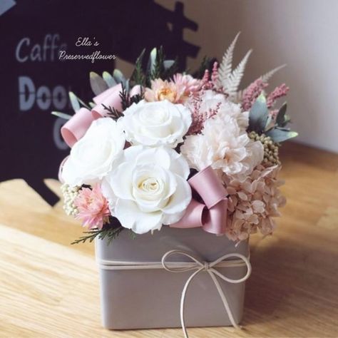 Delicate Piece for Weddings and Baby Showers Rustic Wooden Box Centerpiece, Wooden Box Centerpiece, Classy Party, Rustic Wooden Box, Flower Box Gift, A Bouquet Of Flowers, Gift Bouquet, Flower Centerpieces Wedding, Flower Packaging