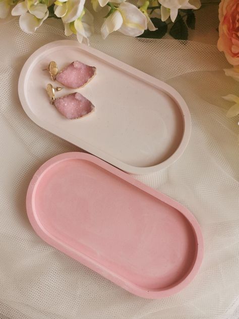 Ceramic Trinket Tray, Oval Trinket Tray, Gypsum Design, Concrete Tray, Trinket Trays, Tray Design, Table Bedside, Cement Crafts, Diy Pots