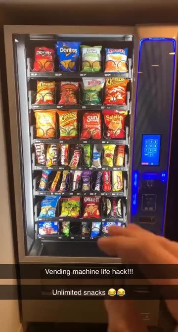 Vending machine life hack!!! | Unlimited snacks 😂😂 | Spotlight on Snapchat Claw Machine Hacks, Vending Machine Hack, Astuces Diy, Claw Machine, Everyday Hacks, Teen Life Hacks, Amazing Life Hacks, Life Hacks For School, Simple Life Hacks