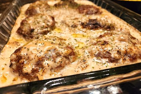 Simple Amish Hamburger Steak Bake Recipe Is Husband & Wife Approved #30secondmom Hamburger Bake, Baked Dinners, Steak Bake, Hamburger Steak Recipes, Ways To Cook Steak, Hamburger Steaks, Steak Casserole, Hamburger Recipe, 30seconds Food