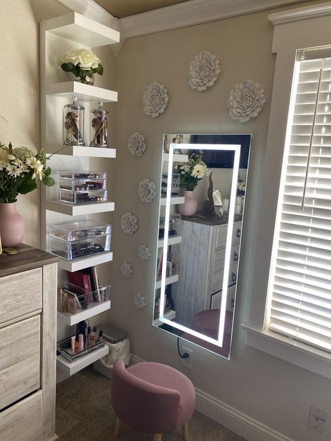 Long Mirror Vanity Ideas, Makeup Vanity In Small Bedroom, Standing Vanity Ideas Bedroom, Vanity Shelves Ideas, Small Room Makeup Vanity, Vanity Space Ideas, Small Wall Vanity Ideas Bedroom, Makeup Vanity Mirror Ideas, Makeup Vanity Ideas Closet