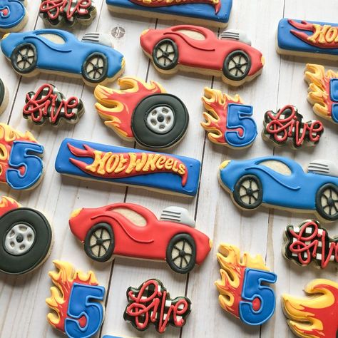 Wheels Themed Birthday Party, Hot Wheels Themed Birthday Party, Hot Wheels Birthday Party, Hot Wheels Cake, Hotwheels Birthday Party, Car Cookies, Cars Birthday Cake, Hot Wheels Party, Hot Wheels Birthday