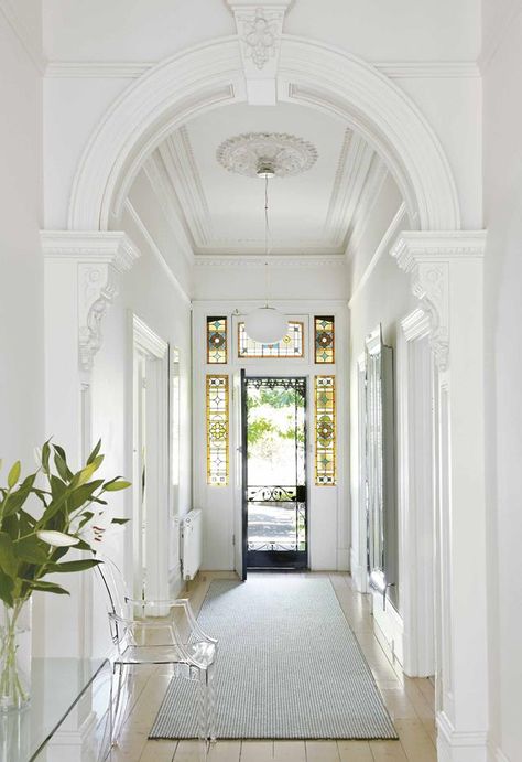 Victorian Hallway, Entrance Way, Entry Hallway, Modern Victorian, Entry Hall, Design Del Prodotto, Home Modern, Entry Way, Entry Foyer