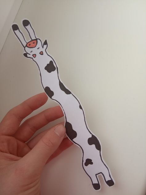 Cat Bookmarks Diy, Easy Bookmark Ideas, Aesthetic Art Quotes, Cow Bookmark, Bookmarks Ideas, Cool Bookmarks, Handmade Bookmarks Diy, Diy Crafts Bookmarks, Bookmark Ideas