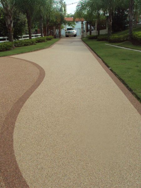 pebble driveway | Epoxy Pebble Driveway http://www.toddroseconcrete.com/epoxy-flooring-2 Pebble Driveway, Pebble Flooring, Spain Landscape, Permeable Driveway, Modern Driveway, Resin Driveway, Driveway Ideas, Paving Ideas, Landscape Gardening