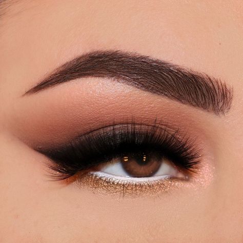 White Eyeliner Waterline, White Waterline, White Eyeliner Looks, White Eyeliner Makeup, No Make Up Make Up Look, Glam Lashes, Gold Eyeliner, Special Occasion Makeup, White Eyeshadow