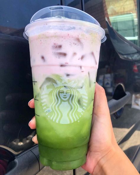 19 Best Matcha Drinks at Starbucks To Order (+ Secret Menus) Matcha At Starbucks, Matcha Secret Menu Starbucks, Starbucks Matcha Drinks How To Order, Yummy Matcha Drinks, Iced Matcha Starbucks Order, Matcha From Starbucks, Best Starbucks Matcha Drinks, Matcha Order Starbucks, Matcha Drinks At Starbucks