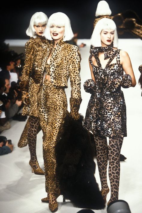 90s Cheetah Print Outfit, Eva Core, Cheetah Print Outfits, Leopard Costume, Chic Closet, Eva Herzigova, Leopard Print Outfits, Leopard Print Fashion, 90s Runway