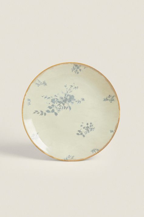 FLORAL STONEWARE DINNER PLATE Zara Home Plates, Decorative Plates Display, Wedding Dinnerware, Kitchen Decor Styles, Bakery Shop Design, Elegant Plates, Japanese Plates, Floral Stencil, Plates And Bowls Set