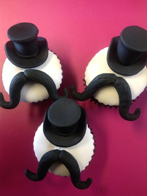 - COME ONE! COME ALL!Cute little Ring master cupcakes Oreo Cream Filling, Moustache Cake, Mustache Cupcakes, Crazy Cupcakes, Picture Cake, Chocolate Fudge Cupcakes, Hat Cupcakes, Come One Come All, Oreo Cream