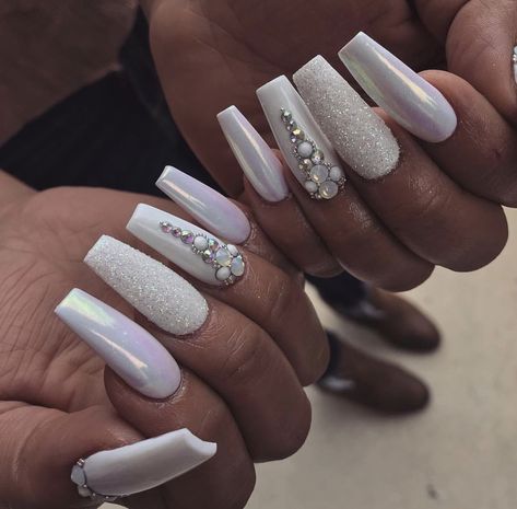 Nail Designs Bling, Nails With Rhinestones, White Coffin Nails, Natural Nail Art, Nail Jewels, Nails Design With Rhinestones, White Acrylic Nails, Coffin Shape Nails, Pearl Nails