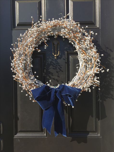 Hannukah Decorations Aesthetic, Hanukkah Decorations Diy, Hanukkah Bush, Hannukah Decorations, Decades Party, Chanukah Decor, Hanukkah Decorations, Elegant Homes, Holly Jolly