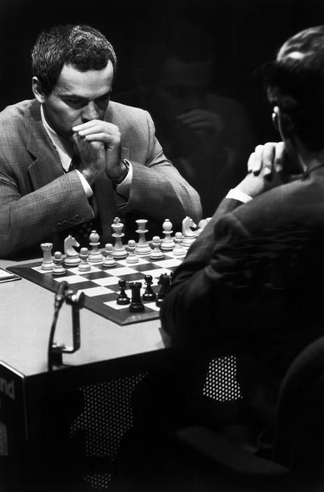 © Elliott Erwitt /Magnum Photos USA. New York City. World champion Gary KASPAROV and opponent Viswanathan ANAND  during tenth match of the Intel World Chess tournament. Kasparov beat Anand. 1995. Gary Kasparov, Chess Photo, Viswanathan Anand, Elliott Erwitt Photography, Elliot Erwitt, Chess Aesthetic, Chess Match, Chess Tournament, Chess Set Unique