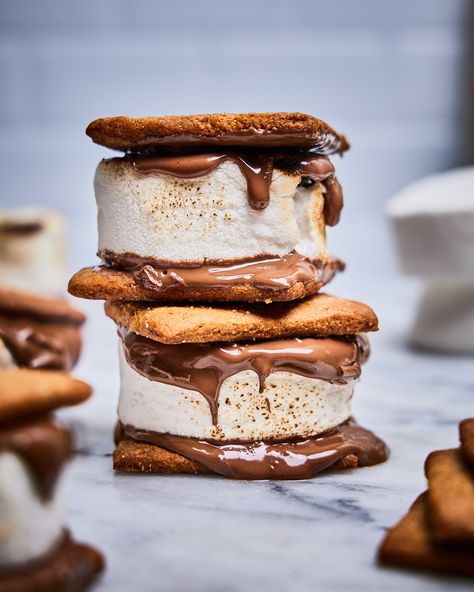 Homemade Smores, Chocolate Olive Oil Cake, Graham Cracker Recipes, Gluten Free Graham Crackers, Smore Recipes, Camping Desserts, Homemade Graham Crackers, Ice Cream Sandwiches, Mango Recipes