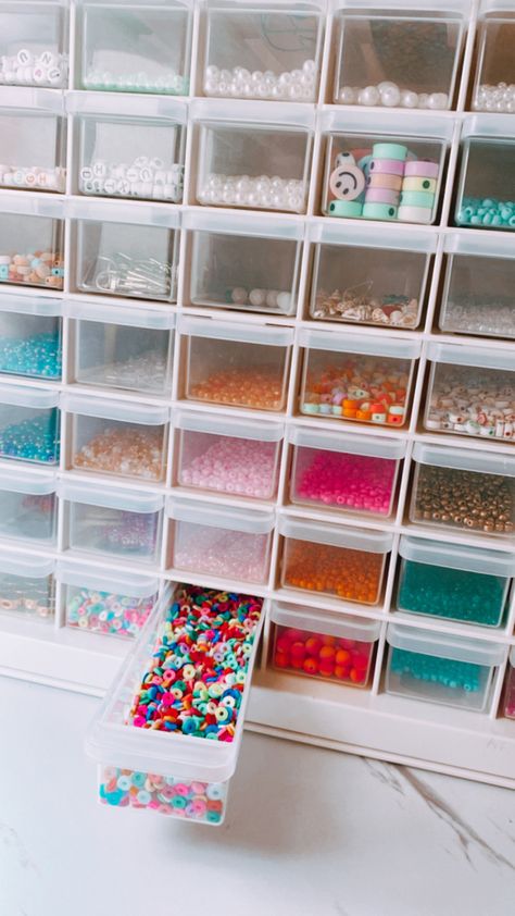 Craft Bead Storage, Bracelet Making Storage, Beading Organization Ideas, Beads Organization, Beads Storage Ideas, Bracelet Bead Organization, Craft Room Bead Organization, Beads Organization Ideas, Jewelry Making Organization Ideas