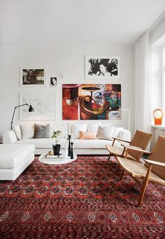 Modern Classic Home Apartment / Living room / White walls & couch / Kilim Rug / Persian & Oriental Carpets / Pantone 2015, Modern Classic Home, Salon Interior Design, Living Room White, Decoration Inspiration, Boho Interior, Wall Ideas, A Living Room, Apartment Living Room