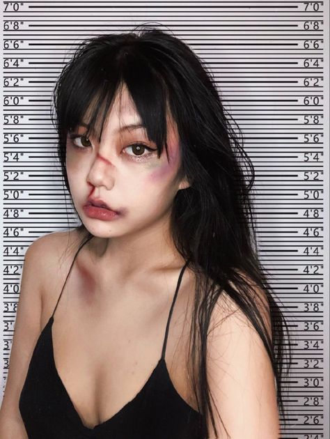 Beat Up Makeup Halloween, Sick Makeup Look, Hallowen Ideas Makeup, Halloween Blood Makeup, Blood Makeup Look, Lip Makeup Art, Injury Makeup, Halloween Lip Makeup, Lip Makeup Ideas