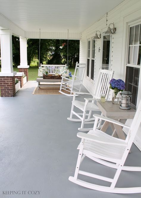 Keeping It Cozy: The Front Porch.  *SAVE - my kind of style where minimalism meets farmhouse : ) Fresh & not over decorated. Farmhouse Front Porches Decorations, Modern Farmhouse Front Porch, Farmhouse Front Porch Decor, Front Porch Remodel, Modern Farmhouse Porch, Veranda Design, Outdoor Fans, Rocking Chair Porch, Porch Remodel