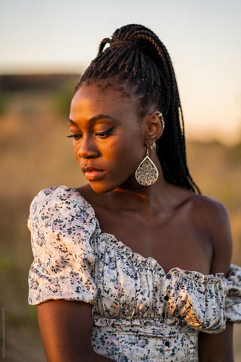 Black Woman Looking Down, Outdoor Field Photoshoot, Black Woman Portrait Photography, Black Portrait Photography, Outdoor Poses For Women, Female Photoshoot Ideas, Desert Portraits, Leslie Shay, Queen Photoshoot