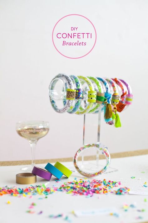 The-Confetti-Bar_BFFF_DIY-Confetti-Bracelets_0019-TITLE Confetti Bars, Diy Confetti, Glitter Jars, Bracelets Tutorial, Cute Diy Projects, Diy Wrap, Glitter Crafts, Patriotic Crafts, Glitter Diy