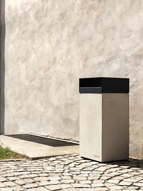 Concrete! An inconspicuous and simple design - this is CASLA. 😎 | architecture, design, public spaces, litter bin, gardening, waste management Litter Bin, Urban Furniture, Waste Management, Street Furniture, Yard Design, Trash Bins, Public Spaces, Urban Design, Public Space