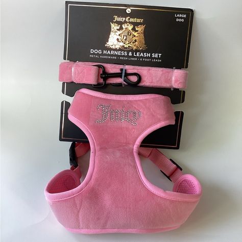 Juicy Couture ~ Pet 6 Ft Velour Dog Leash & Bedazzled Harness Pink ~ Size Large Dream Things To Buy, Pink Dog Supplies, Girly Dog Accessories, Pink Dog Stuff, Bunny Leash, Cute Dog Stuff, Chihuahua Accessories, Cat Boutique, Large Dog Harness