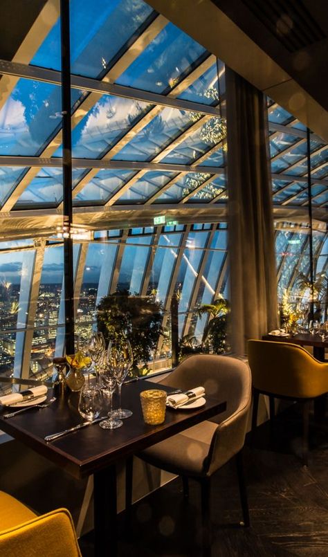 Best Rooftops in London to Grab Dinner London Dinner, Restaurants In Dubai, Underwater Restaurant, Romantic Restaurants, Treehouse Hotel, Restaurants In London, London View, Fancy Restaurants, Room London