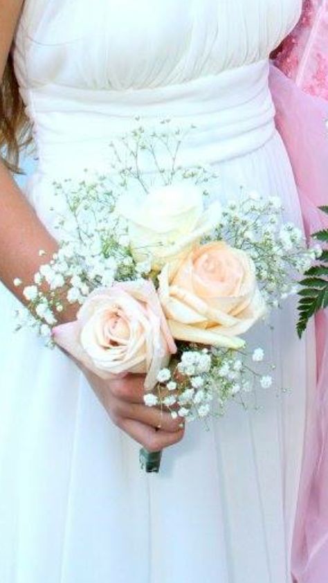 Small Bride Bouquet Simple, Simple Prom Bouquet Ideas, Simple Spring Bouquet, 3 Flower Bouquet Simple, Small Wedding Bouquet Simple, Small Bride Bouquets, Diy Wedding Bouquet Fake Flowers, Simple Bridesmaid Bouquets, Bellas Wedding