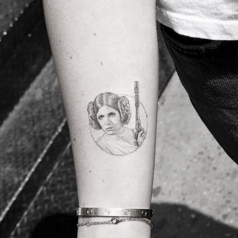 MR.K® on Instagram: “Tag Star Wars lover✨❤️ #rip #mrktattoo” Leia Tattoo, Princess Leia Tattoo, Princess Leia Art, Shoulder Cap Tattoo, K Tattoo, Leia Star Wars, Single Needle Tattoo, Greek Mythology Tattoos, Explore Tattoo