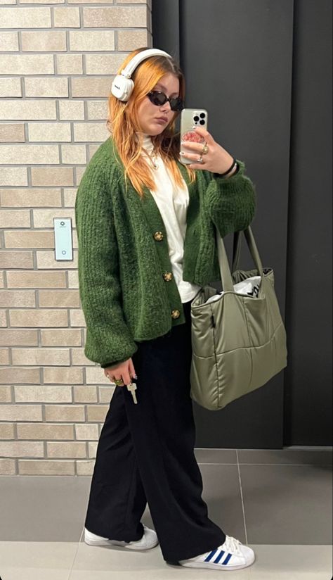 Winter Work Outfit Midsize, Green Outfits For Women Aesthetic, Winter Outfits Cold Midsize, Midsize Casual Fall Outfits, Midsize Winter Outfits 2024, Futch Fashion Plus Size, Winter Outfits With Pants, Midsize College Outfits, Dark Green Cardigan Outfit