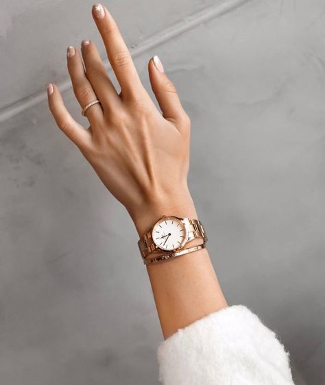 Michael Kors Watch, Style Année 80, Autumn Fashion Women, Women's Summer Fashion, Mode Fashion, Womens Fashion Trends, Powerful Women, Womens Fashion Casual, Silver Watch