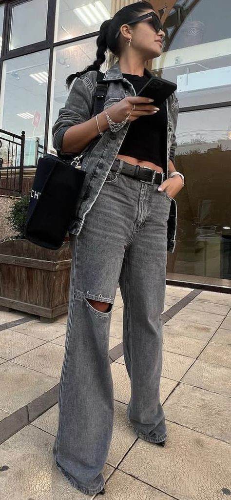 Street Style 2023, Flare Jeans Style, Style 2023, Jean Outfits, Jeans Style, Fall Fashion, Flare Jeans, Autumn Fashion, Ootd