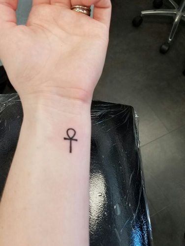 Top 9 Familiar Ankh Tattoo Designs Small Ankh Tattoo, Ankh Tattoos, Women Chest Tattoo, Tatuaje Cover Up, Egyptian Tattoos, Ankh Tattoo, Cream Tattoo, Small Finger Tattoos, Chest Tattoos For Women