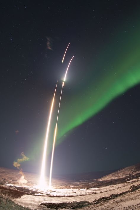 Nasa Rocket Launch, Northern Lights Photo, Nasa Rocket, Nasa Launch, Nasa Images, Rocket Science, Astronauts In Space, Wallpaper Animes, Solar Wind