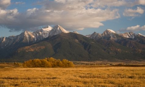 Mission Mountains Montana. This picture does NOT do it justice. Mountain Hiking Aesthetic, Montana Vacation, Aesthetic Landscape, Whitefish Montana, Big Sky Montana, Missoula Montana, Hiking Aesthetic, Big Sky Country, Alpine Lake