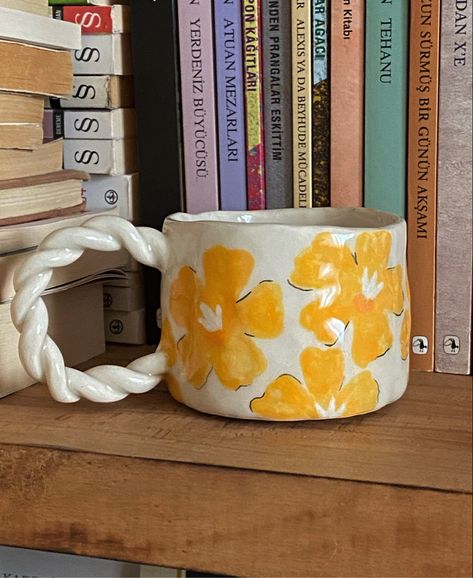 Yellow Ceramic Mug, Floral Ceramic Mug, Hand Painted Pottery Mugs, Painted Ceramics, Yellow Mugs, Hand Painted Mugs, Diy Ceramic, Hand Painted Pottery, Yellow Ceramics