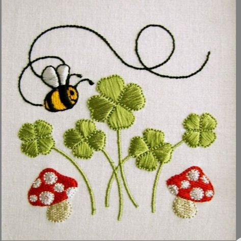 Bee Embroidery, Hand Embroidery Videos, Basic Embroidery Stitches, Hand Embroidery Flowers, Pola Sulam, 자수 디자인, Sewing Embroidery Designs, Hand Embroidery Art, Flower Embroidery Designs