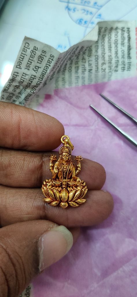 Lakshmi Devi Locket Gold Simple, God Pendants Gold, Lakshmi Pendant Gold Chain, Lakshmi Devi Dollar Gold, Molathadu Designs Gold For Women, Temple Jewellery Earrings Gold, Gold Jewelry Simple Necklace Pendants, God Lockets In Gold, Laxmidevi Lockets Gold