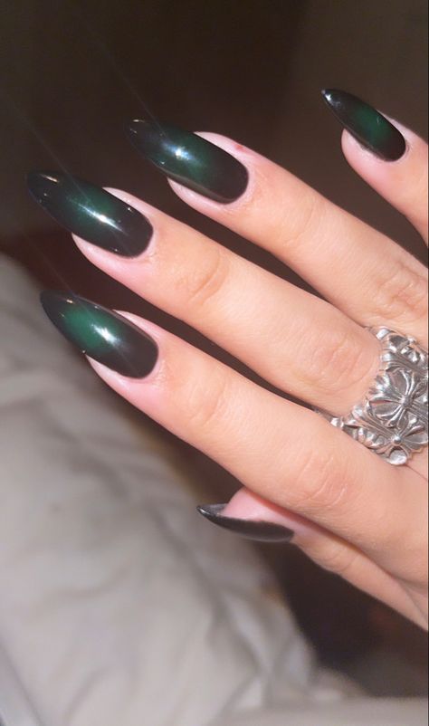 Dark Green Witchy Nails, Dark Green Aura Nails, Dark Green And Black Nails, Goth Nails Green, Dark Green Nails Grunge, Dark Green And Black Witchy Nails, Green Aura Nails, Hoco Nails, Goth Nails