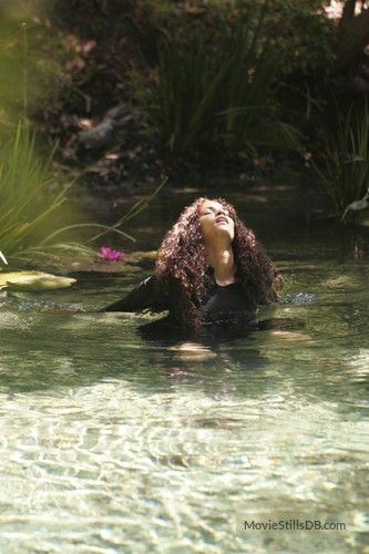 Halle Berry in Their Eyes Were Watching God (2005) Their Eyes Were Watching God Aesthetic, Bayou Witch Aesthetic, Halle Berry 90s Aesthetic, Black Southern Gothic, African Witch Aesthetic, African American Witches Black Women, Their Eyes Were Watching God Art, Bipoc Art, Their Eyes Were Watching God Movie