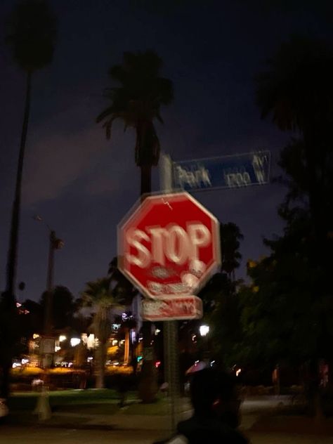 Lovecore Aesthetic, Blurry Pictures, Stop Sign, Japon Illustration, Dark Wallpaper Iphone, Night Vibes, Black Aesthetic Wallpaper, Grunge Photography, Night Aesthetic