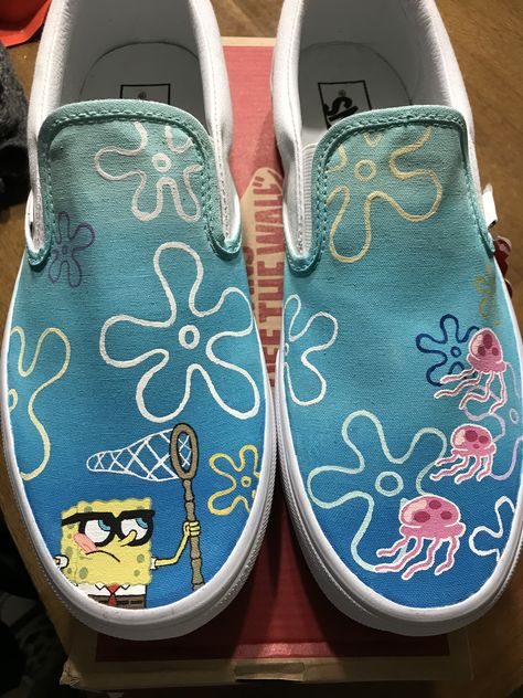 Diy Vans Paint, Spongebob Shoe Painting, Bottom Of Shoes Painted, Things To Paint On Shoes Vans, Spongebob Painted Shoes, How To Paint Vans Shoes Diy, Vans Diy Painted, Spongebob Shoes Diy, Vans Painting Ideas