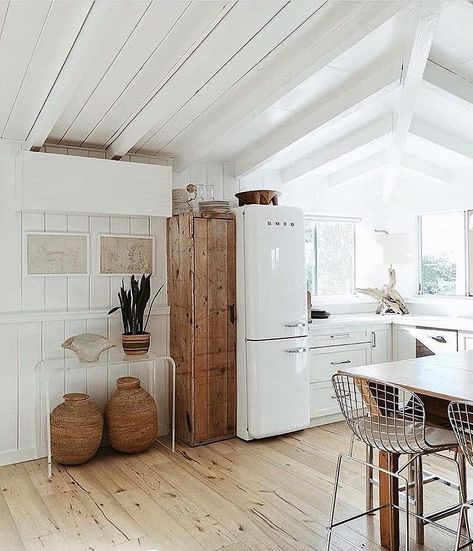 Instagram post by @turideco • Feb 17, 2019 at 5:31pm UTC Vintage Fridge, Wooden Floors, Design Del Prodotto, Boho Living Room, Minimalist Kitchen, Design Case, Kitchen Style, Cheap Home Decor, Home Fashion