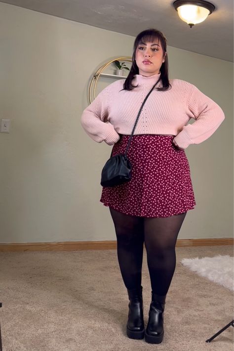 Plus Size Plaid Skirt Outfit Fall, Athletic Leisure Outfit Plus Size, Feminine Plus Size Fashion, Plus Size Broadway Outfit, Winter Fashion Plus Size Women, Different Styles Fashion Plus Size, Early Fall Outfits Plus Size, Plus Mini Skirt Outfit, Plus Size With Small Chest