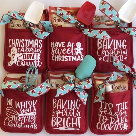 christmas potholder Baking Gloves, Oven Mitts Gift, Chirstmas Decor, Christmas Pots, Fresh Baked Cookies, Baked Cookies, Baking Kit, Christmas Gifts For Coworkers, Baking Gifts