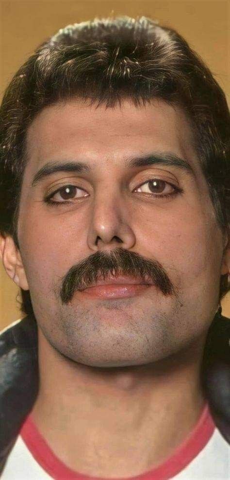 Freddie Mercury Eyeliner, Freddie Mercury Barcelona, Freddie My Love, Freddy My Love, Freddy Mercury, Roger Taylor, Queen Freddie Mercury, Queen Pictures, John Deacon