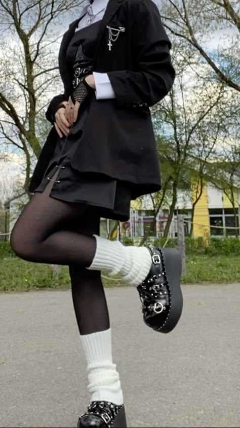 Platform Shoes Outfit Ideas, New Rock Shoes Outfit, Gothic Outfits Casual, Punk Aesthetic Outfit, 2000s Alt, Preppy Punk, White Dress Outfit, Korean Outfit Street Styles, Aesthetic Fits